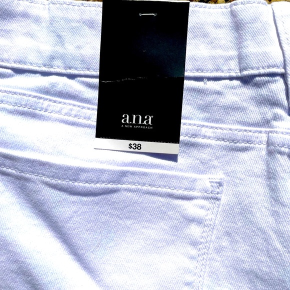 a.n.a., White Shorts, Size 16 - Picture 3 of 4